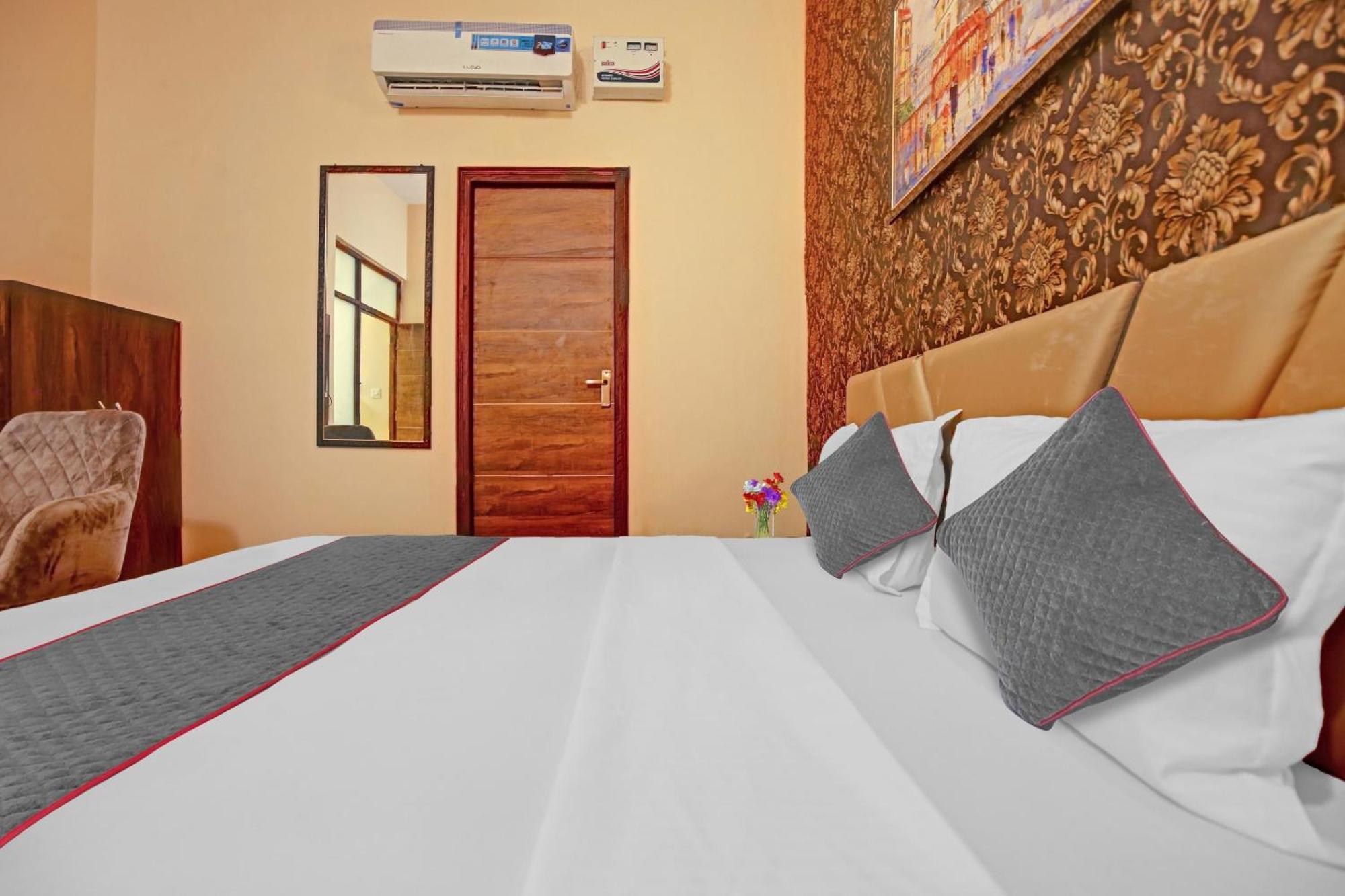 Townhouse Sky Hotel Ludhiana Exterior photo