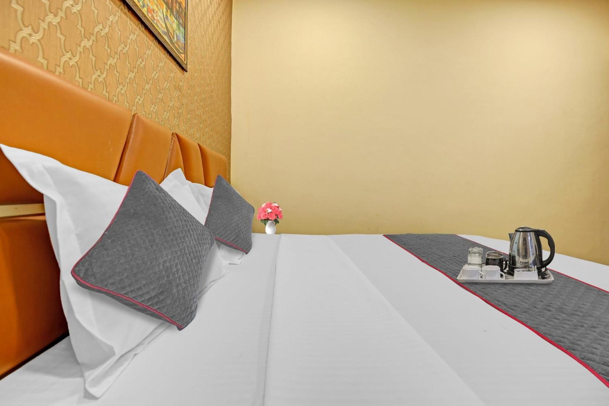 Townhouse Sky Hotel Ludhiana Exterior photo